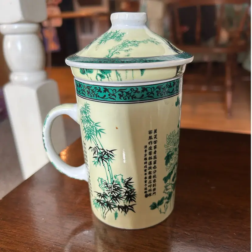 Beautiful Tea Mug With Lid READ