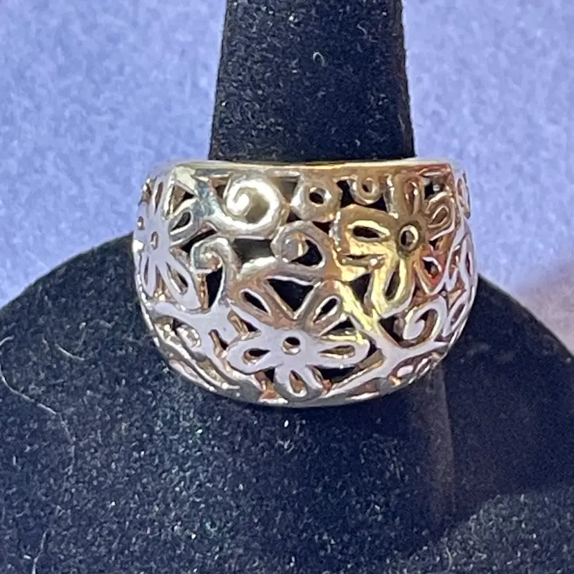 Size 7 NEW Floral Design Sterling Silver 925 Ring