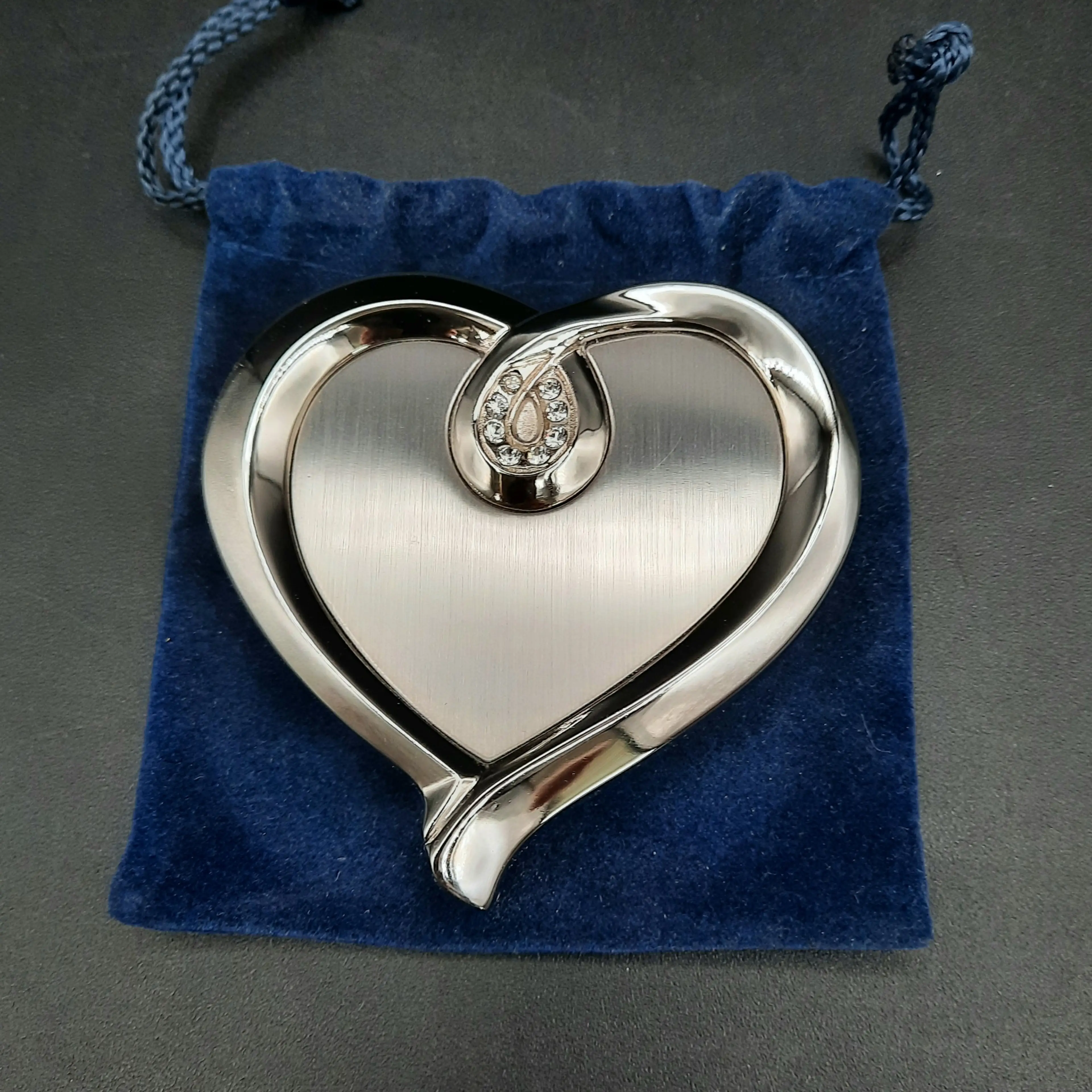 Image 2 of 6