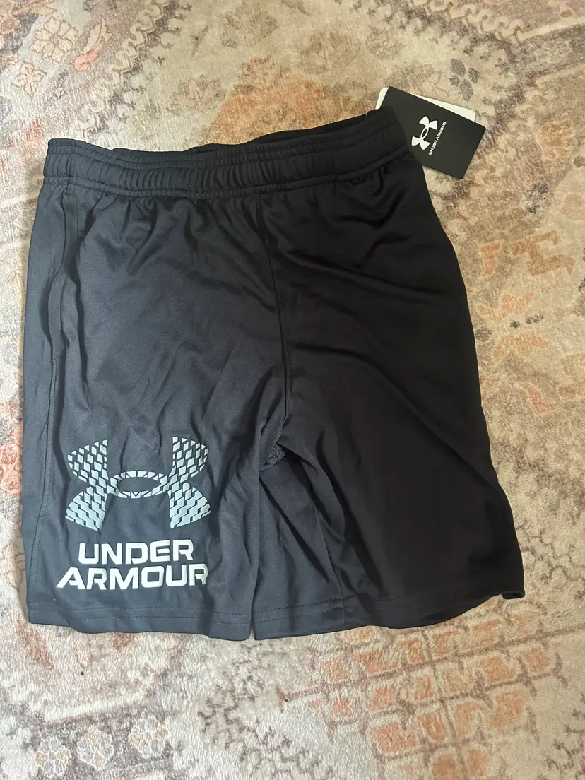 Boys sport shorts Nike under armor size large set 2