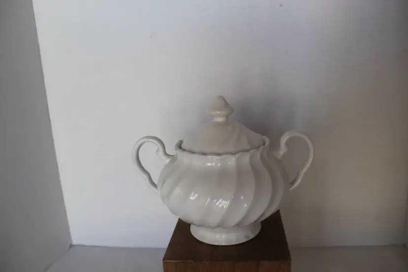 Johnson Brothers Regency Sugar Bowl & Lid White Swirl Ironstone, Made In England