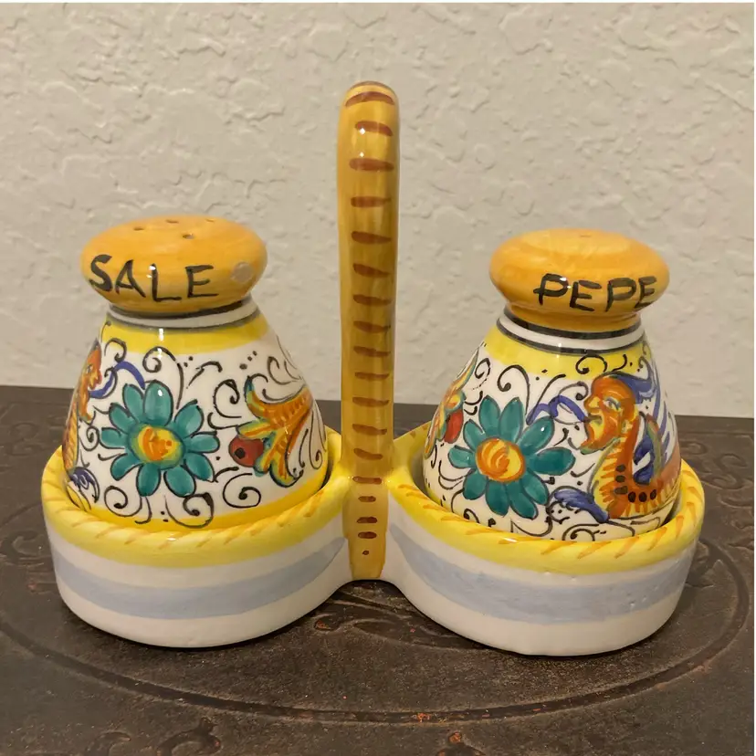 🎉Italian Ceramic S &P Shaker Set W Caddy - Call Outs