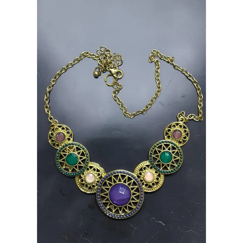 18” Gold Tone Rhinestone Necklace