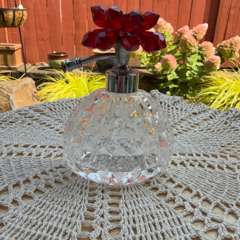 🐞Vtg Diamond Cut Crystal Perfume Atomizer Bottle with Ruby Red Flower Top 3 3/4x 2 3/4”
