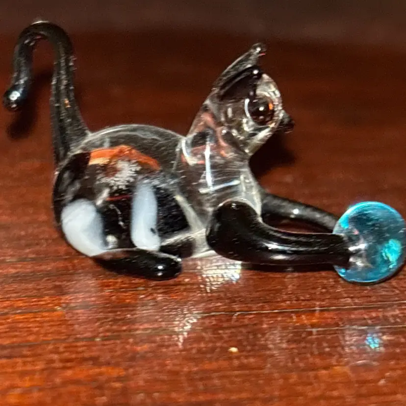 1.5” Lamp Work Glass Kitty Playing With Ball