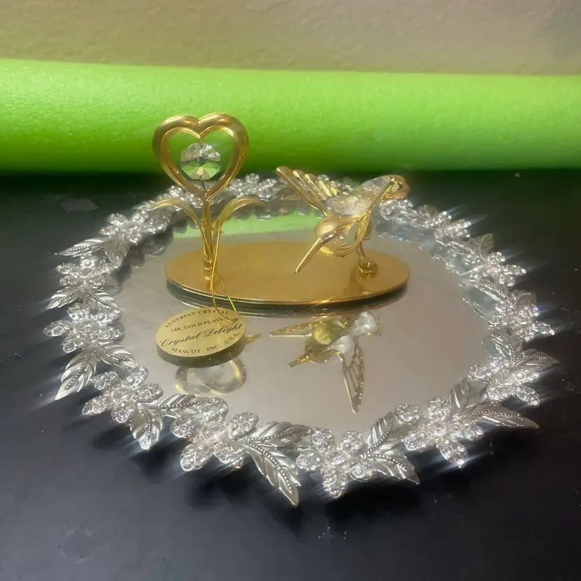 24K gold-plated and Austrian crystal figurine set with a hummingbird and a heart-shaped flower by Mascot Crystal Delight