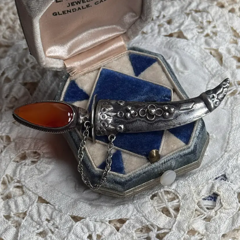 Vintage Sterling Silver Carnelian Sword Brooch 16gtw