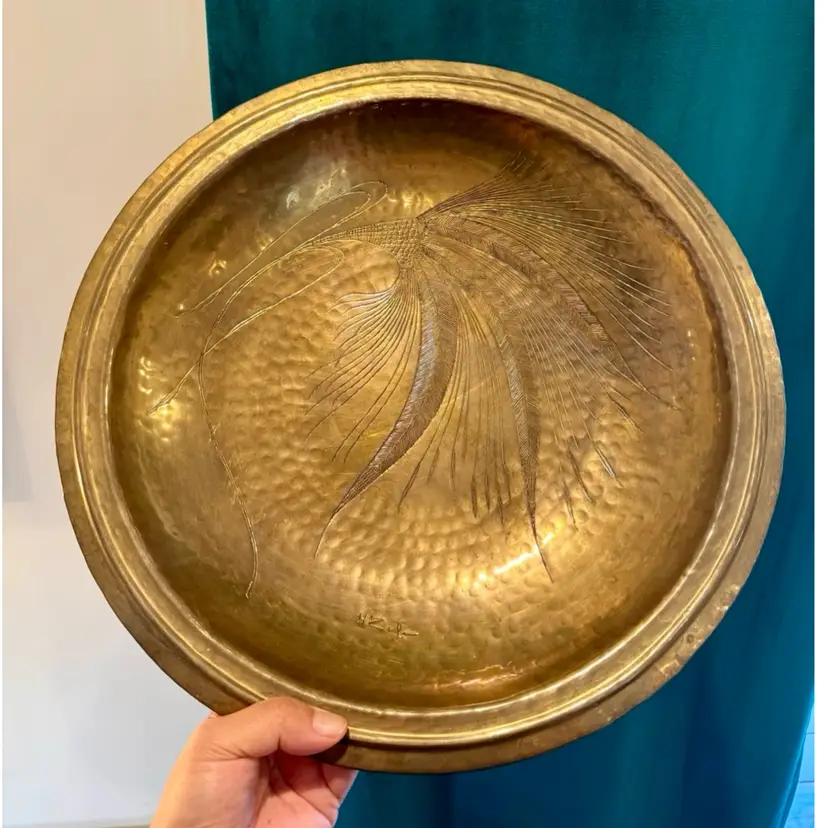 😻 15” Indian Hand-Hammered Brass Tray – Engraved Bird of Paradise