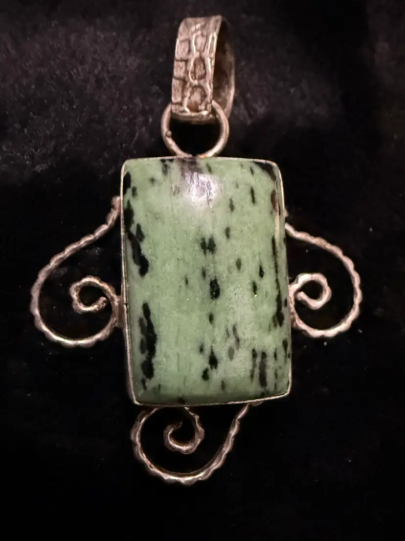 Vintage Green Stone sterling silver Pendant
