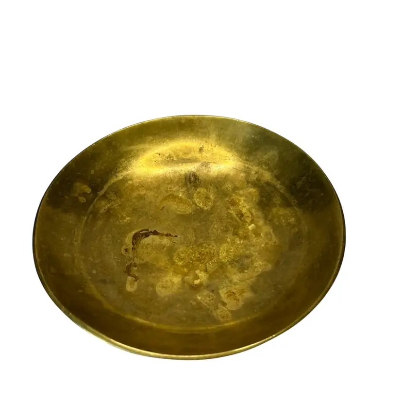 Virginia Metalcrafters. V M 4-1 Solid Brass 7 1/2” Diameter Bowl Needs Some Cleaning Some Residue