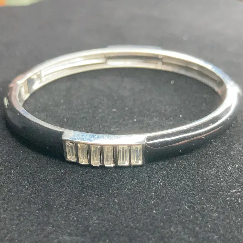 Silver Tone Black Enamel Baguette Stones Hinged Bracelet! 2 1/4” Inside Diameter!