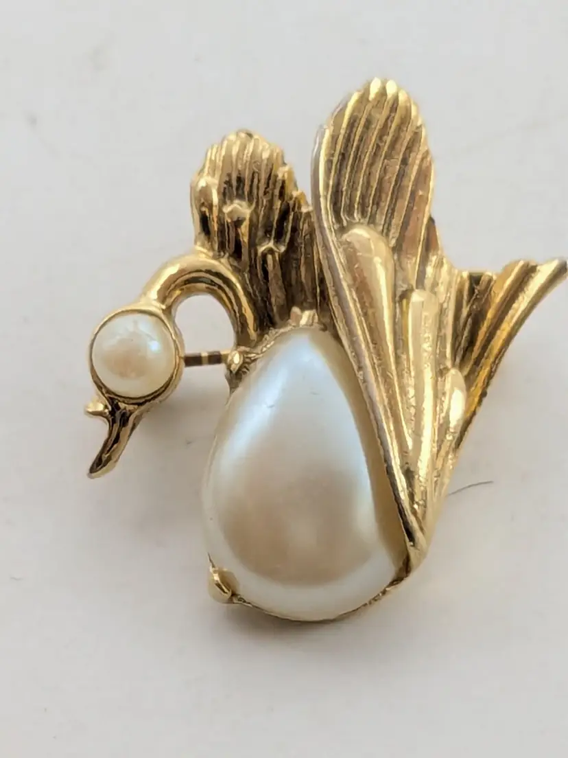 Vintage 1928 Jewelry Company Gold Tone Swan Faux Pearl Brooch