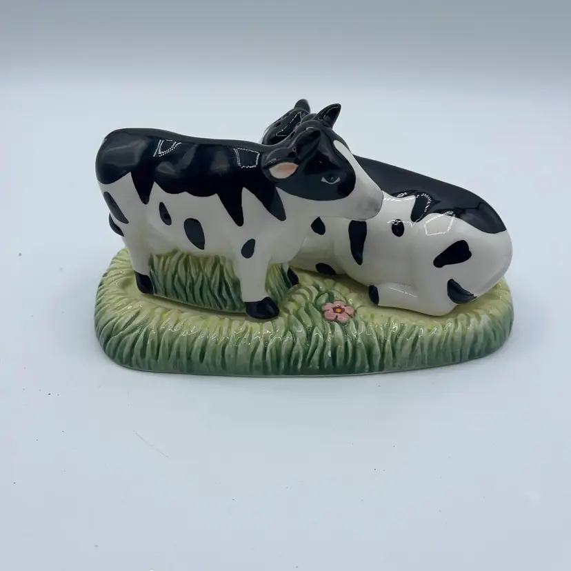 cow Salt And Pepper Shaker Set With Base Brand New