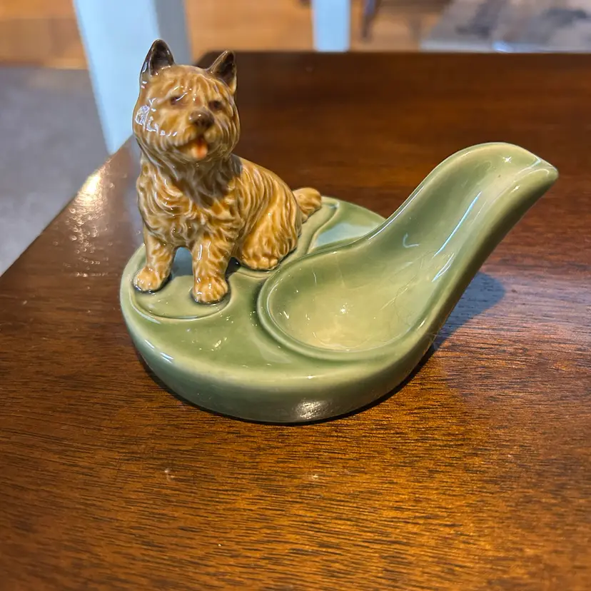 Wade, England, Dog Pipe Holder