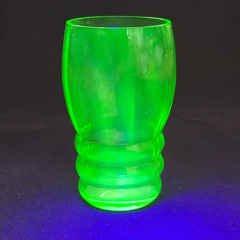 Depression Glass Green Uranium UV Glow Tumbler 3⅝" Tall Unbranded Vintage Art Deco design
