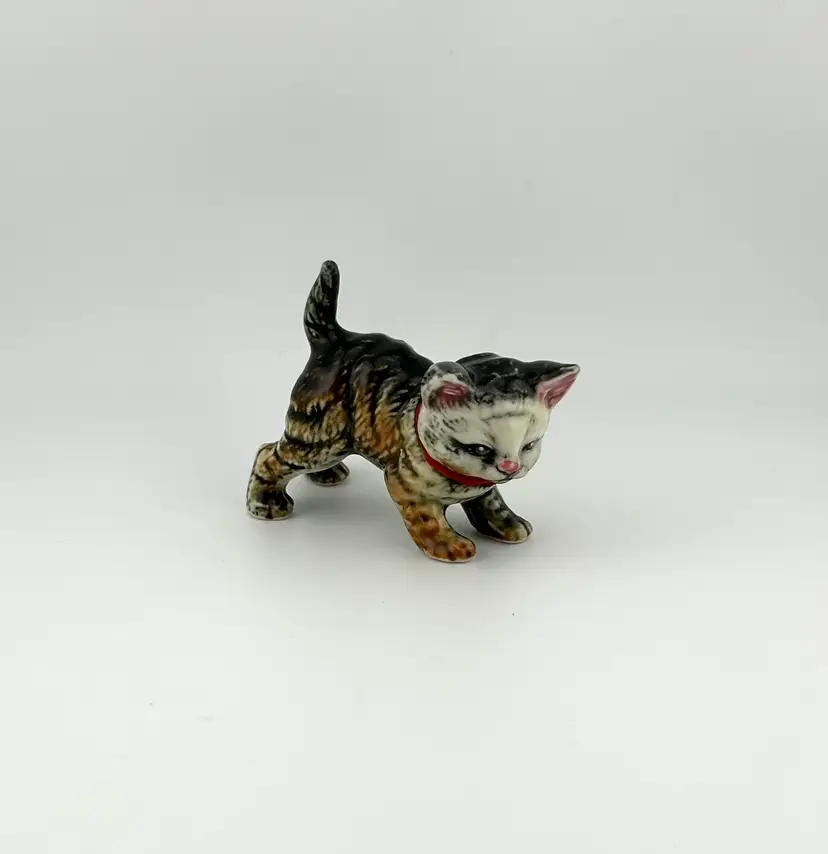 Vintage Japanese Porcelain Cat Figurine 3.5”x 1.5”x 2.75”