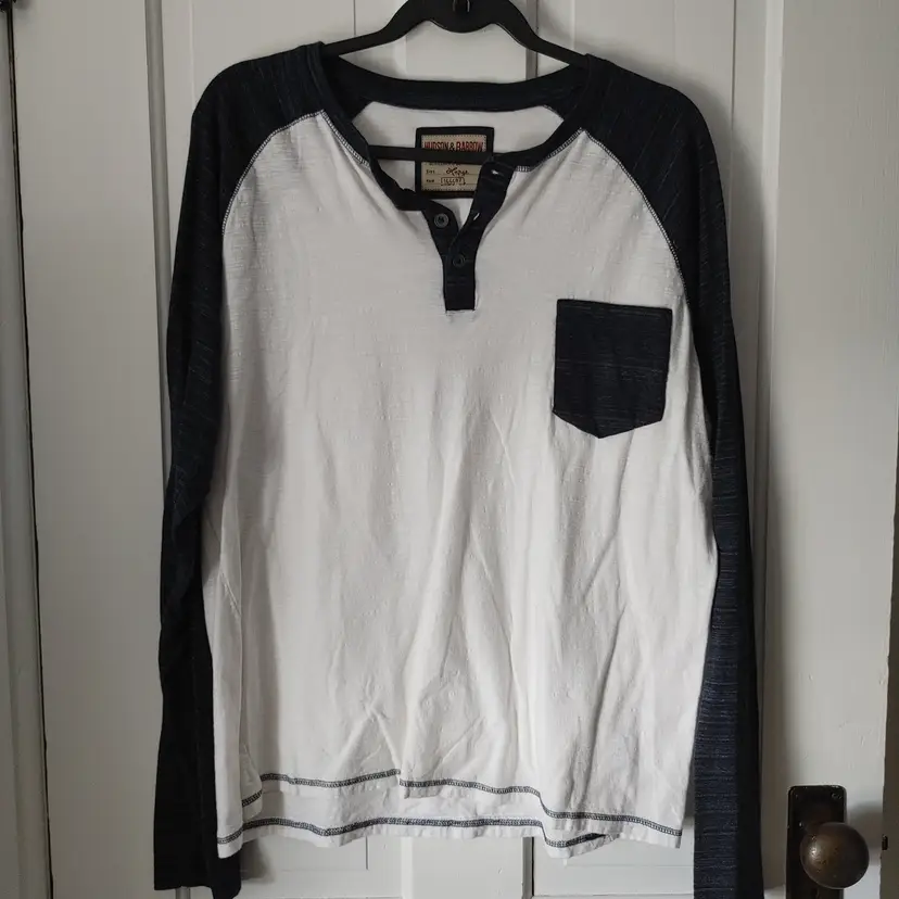 Men's Top- Brand: Hudson & Barrow NYC. Size Large. Raglan top. Material: 80% cotton, 20% polyester. No condition issues.