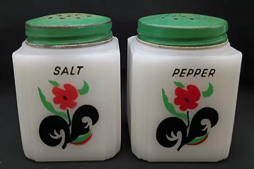 McKee Tipp City Salt & Pepper Shakers ~ Poppy Flower ~ Rare Green Lids