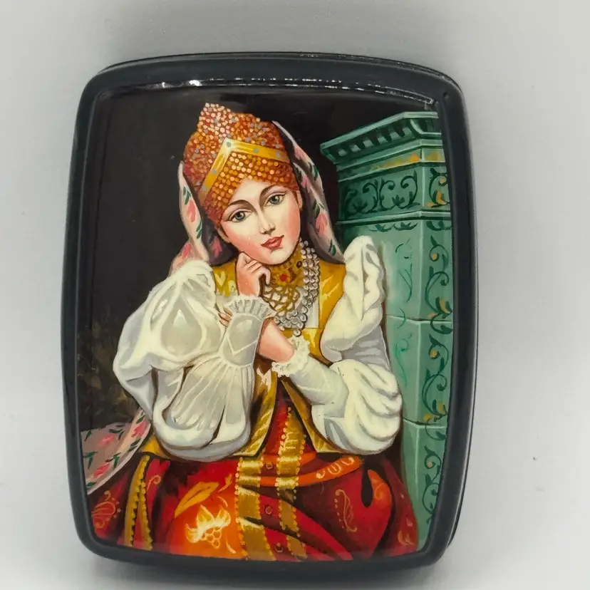 Vintage Fedoskino Hand Painted Russian Lacquer Box Beautiful Lady W/ Mother Of Pearl ~ Signed