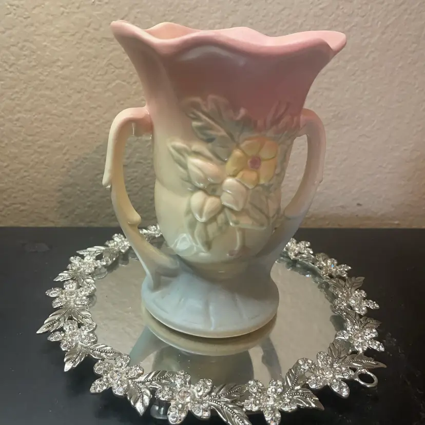 Gorgeous Hull USA Pottery 6” Amphora Vase