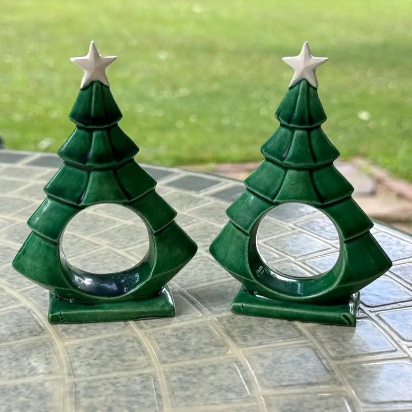 Green Ceramic Christmas Tree Napkin Rings Vintage 4.5” tall set of 2
