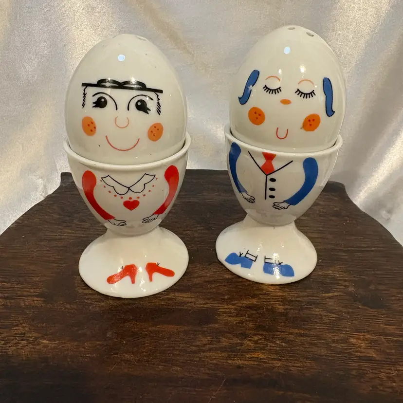 Kitschy Salt Pepper Egg Cup set MCM Vintage