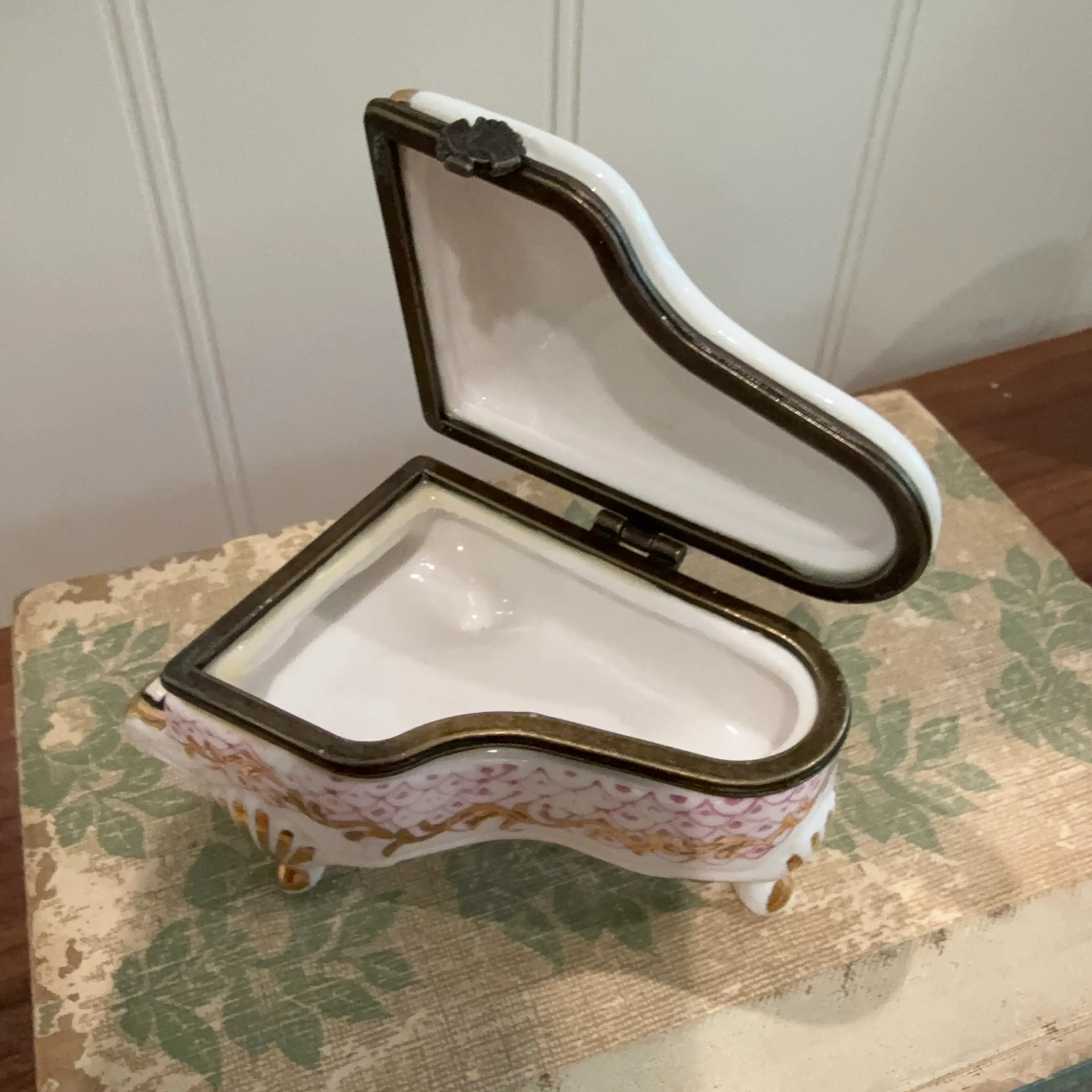 Image 4 of 4