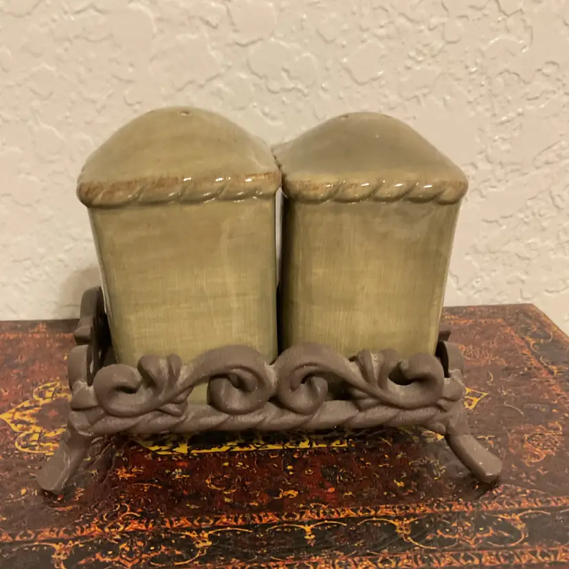 🍁 Sage Green Salt & Pepper Ceramic Set On Cast Iron Holder