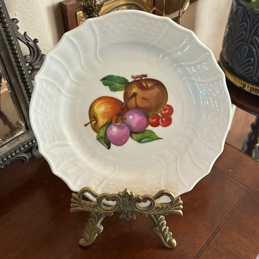 🐇Vintage Hutschenreuther Dresden Porcelain Scalloped Apple Fruit Plate