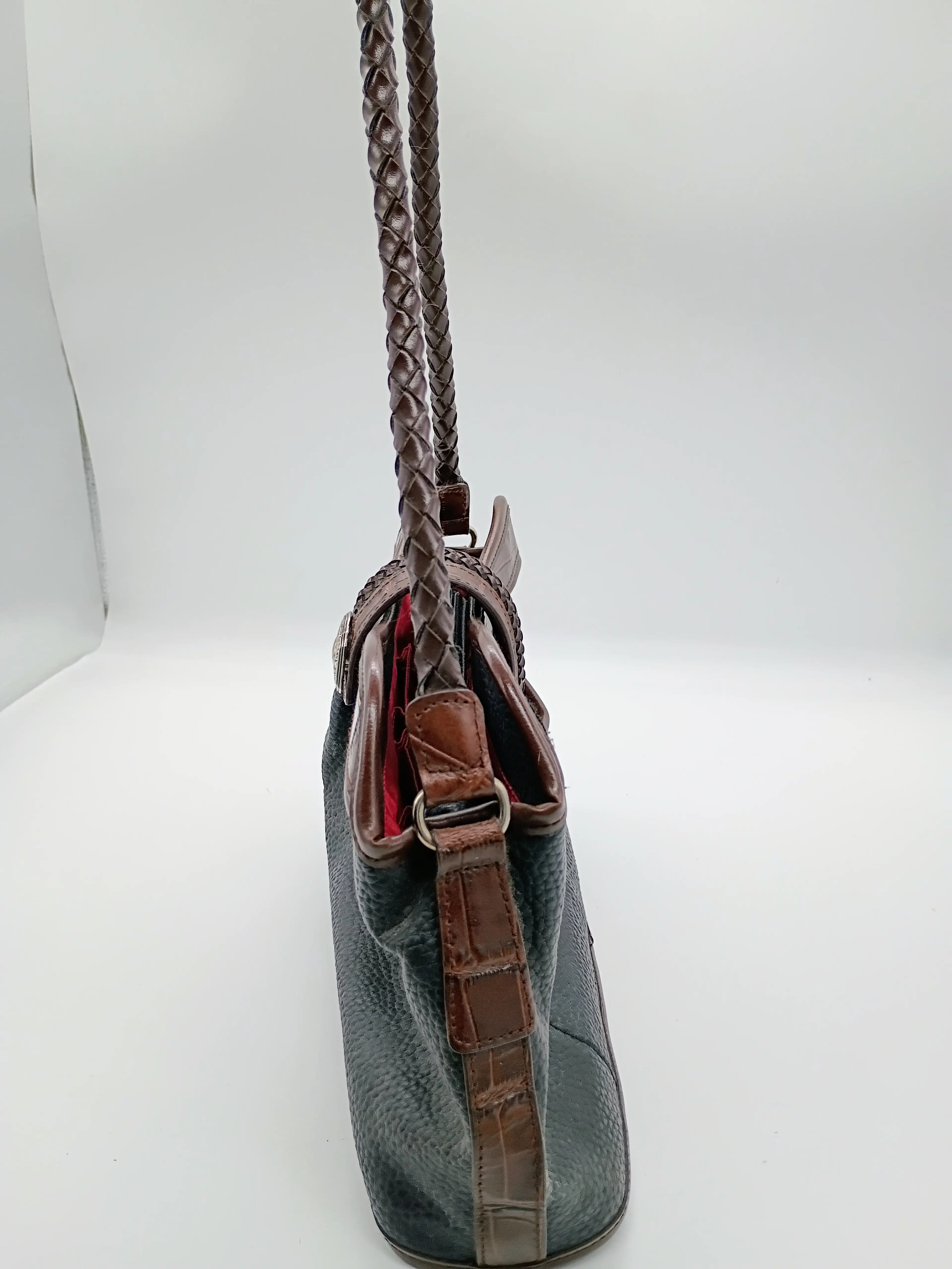 Image 2 of 8