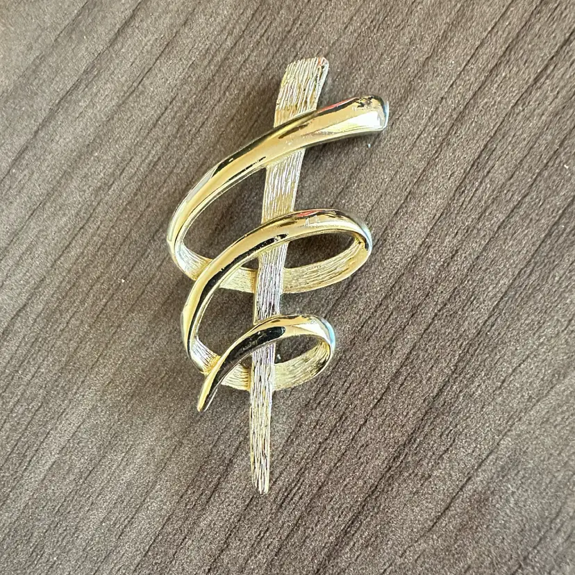 JJ Brooch 1986 Swirl Gold-Tone