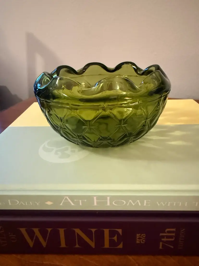 ☀️5-3/4” W x 3” H Vintage Indiana Glass Company Green Glass Bowl