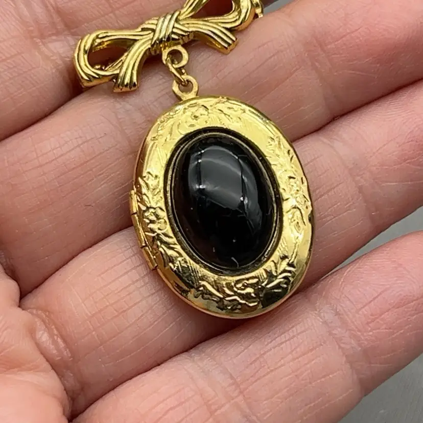 Vintage 1970s Gold Tone Black Cabochon Locket Brooch Bow Dangle