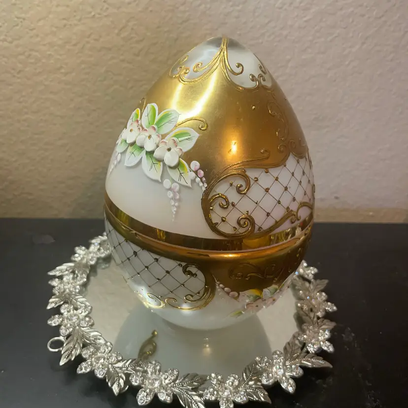 Exquisite Gilted Bohemian Czech Glass 7” Egg Trinket Holder In Perfect Condition