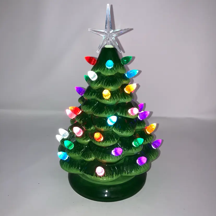 Light Up Christmas Tree! 10 1/2” Tall! Batteries NOT Included! Requires 3 AA Batteries!
