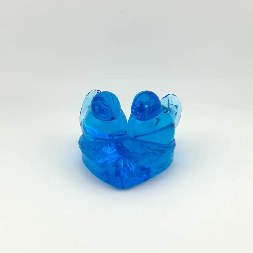 1989 Leo Ward Bluebirds Of Happiness Heart Glass Paperweight 2.75”x 2.75”x 2”
