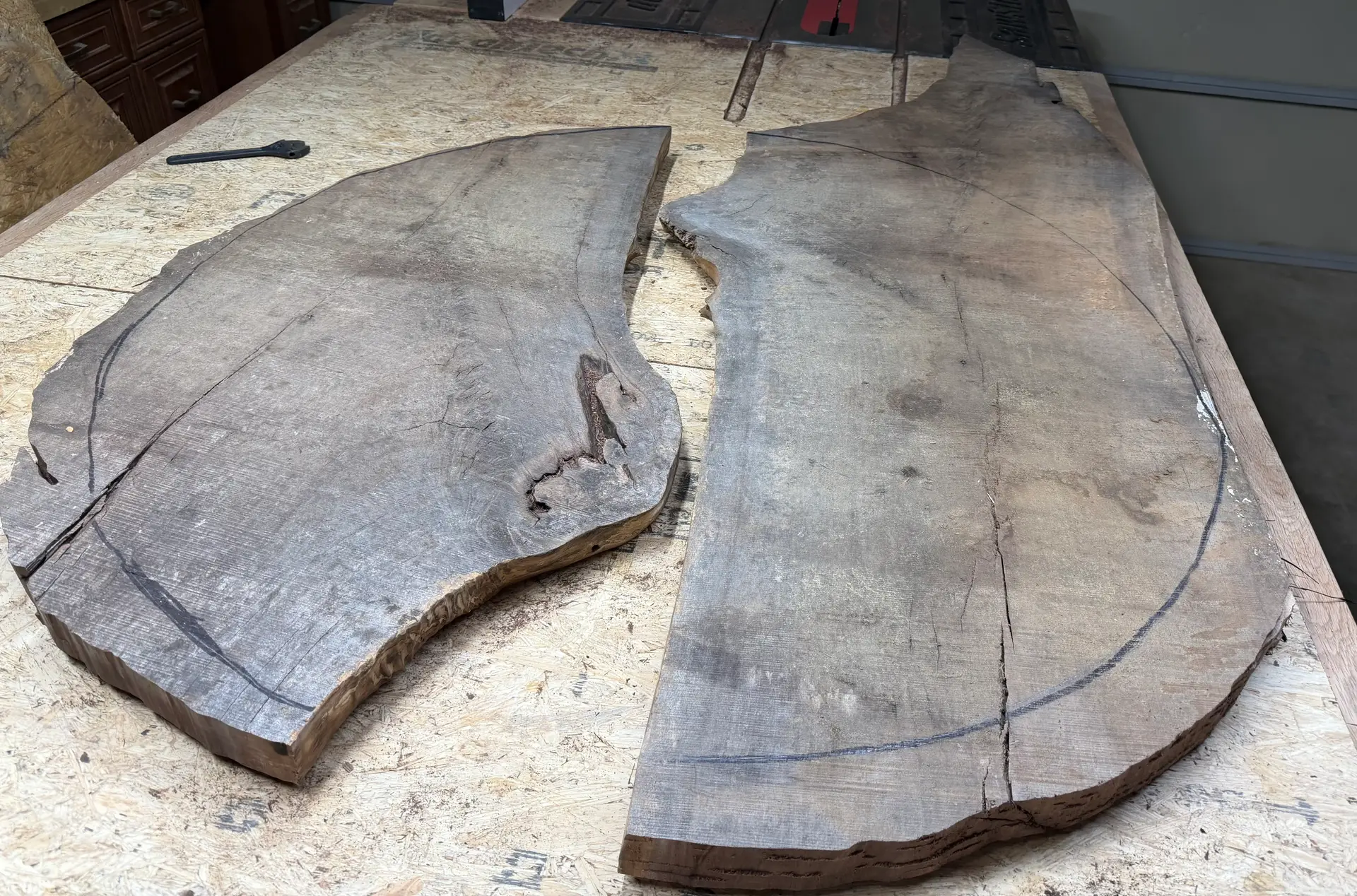 Rounded live-edge slab detail