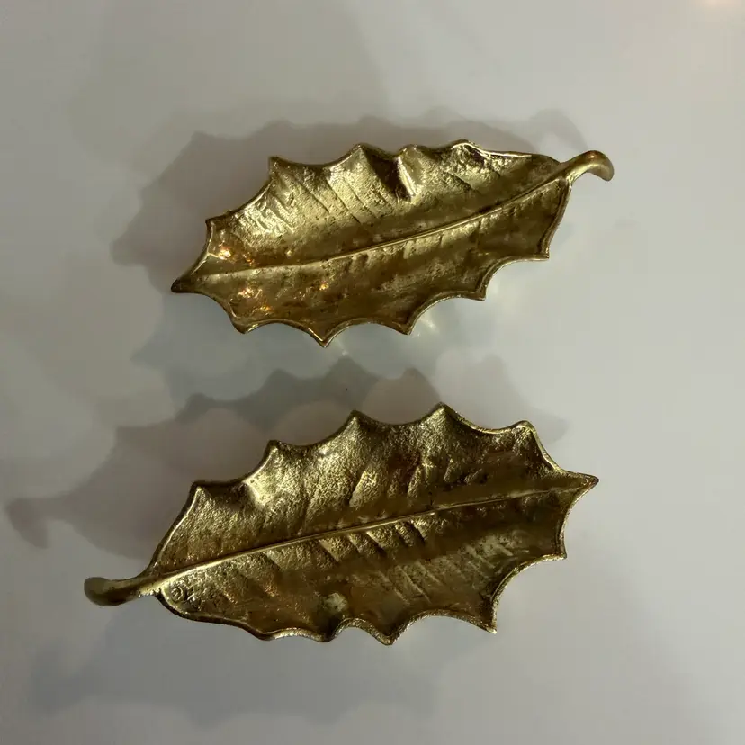 A pair of vintage cast brass holly leaf trinket dishes by Virginia Metalcrafters. 4”