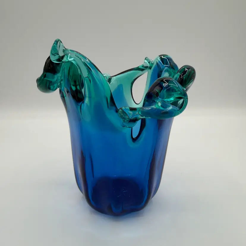 MGP- Stunning Ombré Blue To Teal Vase Labeled White Crystal