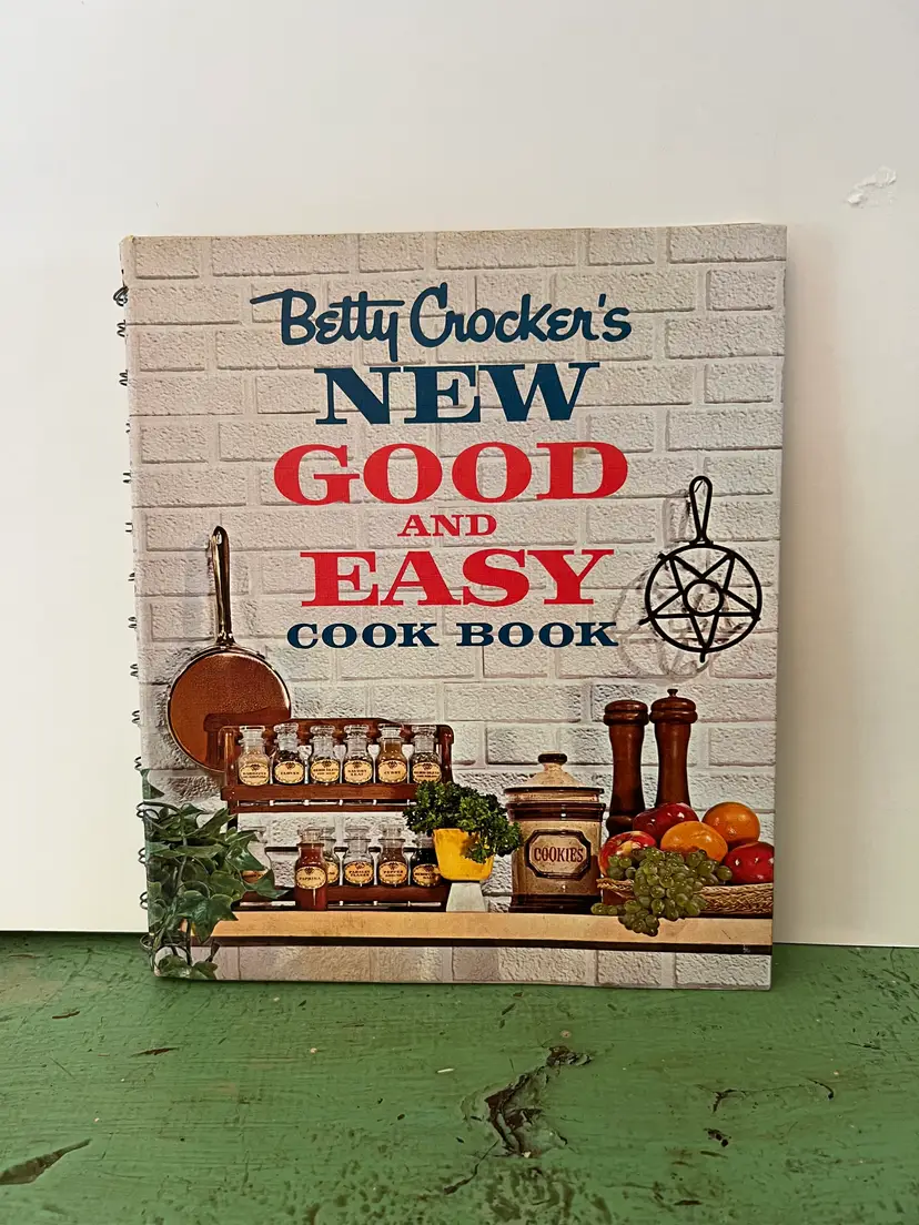 Betty Crocker's New Good and Easy Cookbook. 1962 1st Edition Vintage Cook Book