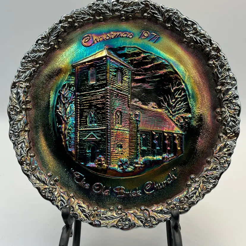 Fenton Carnival Glass- 1971 Christmas In America Plate