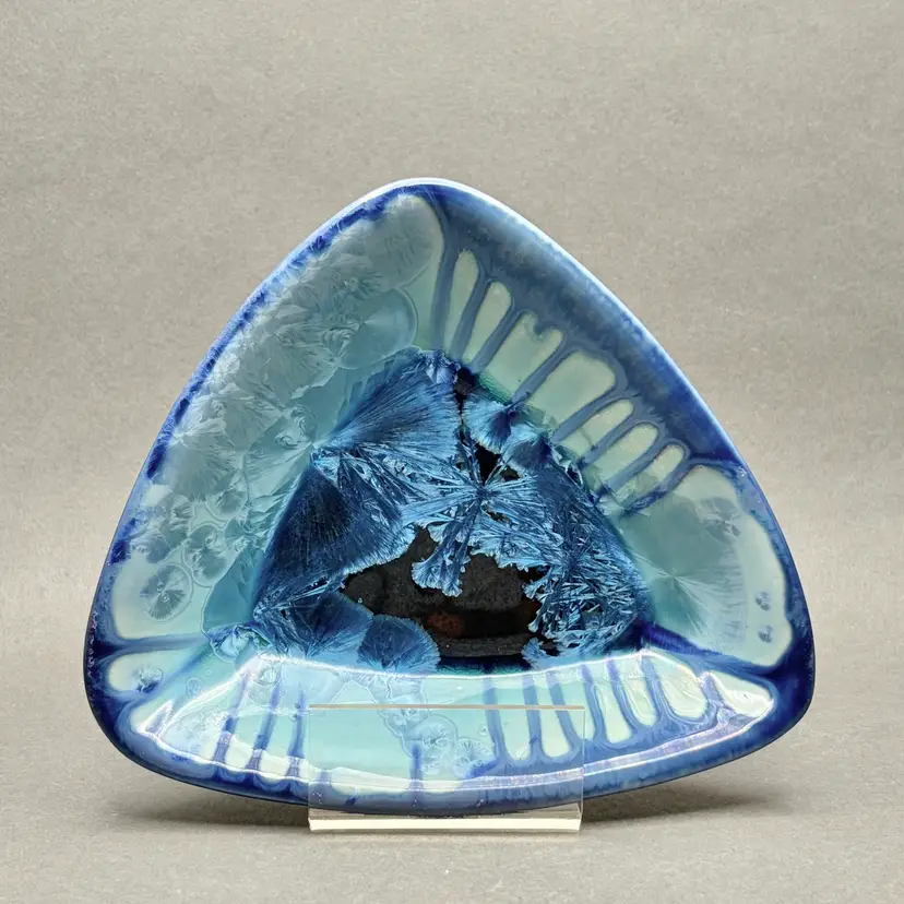 Vintage Edgecomb Potters Maine Blue Crystalline Glaze Triangular Art Pottery Bowl