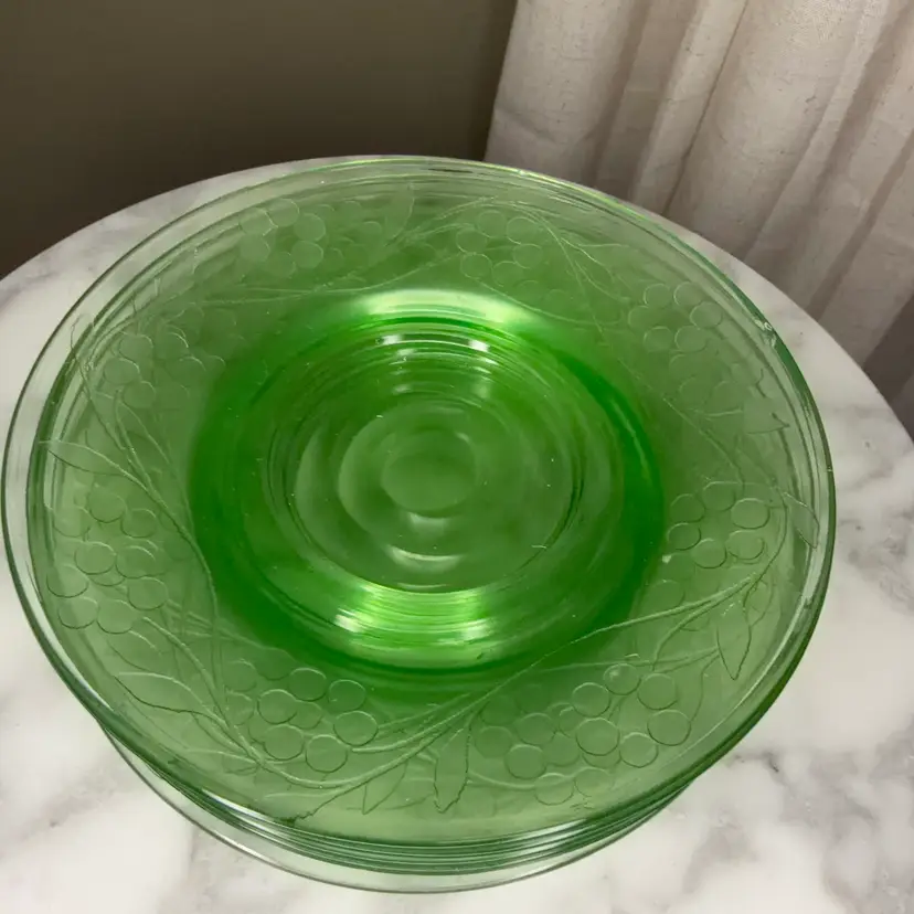 🔔 Set Of 6 Depression Vaseline Uranium Glass 6” Saucers. One Small Chip As Shown