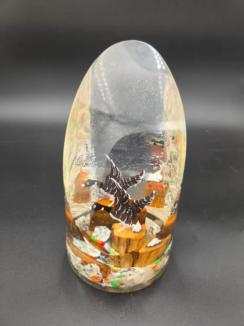 Lucite gooses