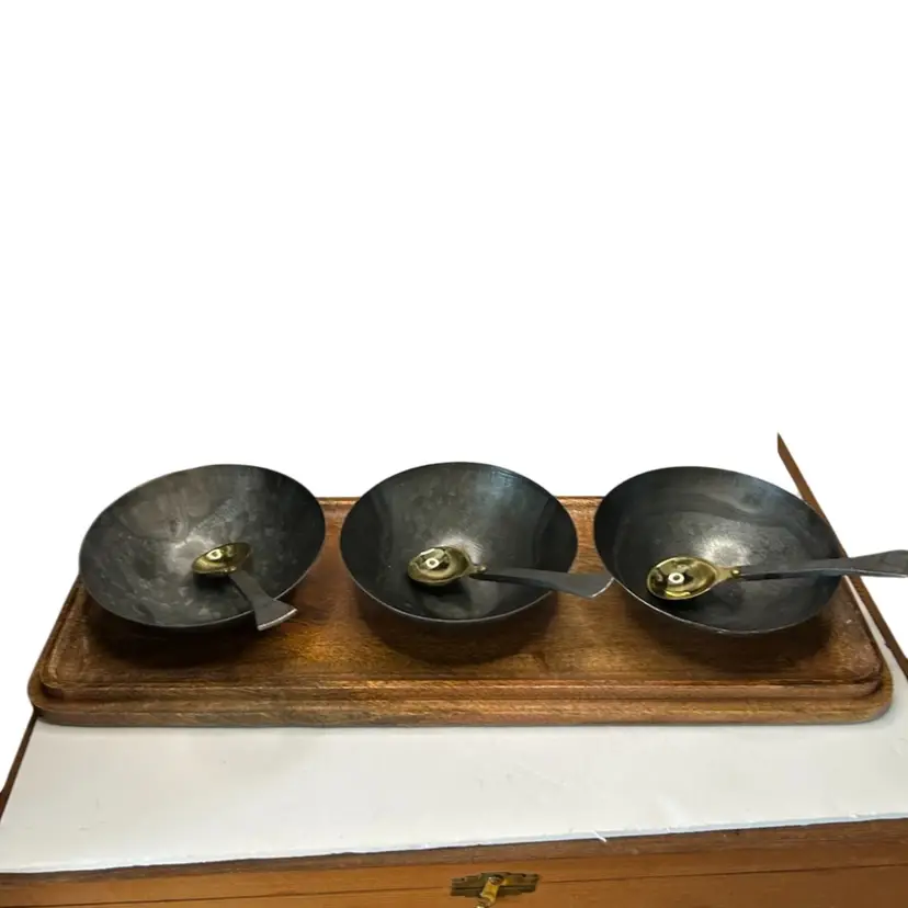 Made In India “ Mud Pie” Triple Condiment/Dip Serving Set With Three Metal Bowls And Spoons Nested In Wooden Tray 14 1/2x5 1/2 Bowl 4 1/2”