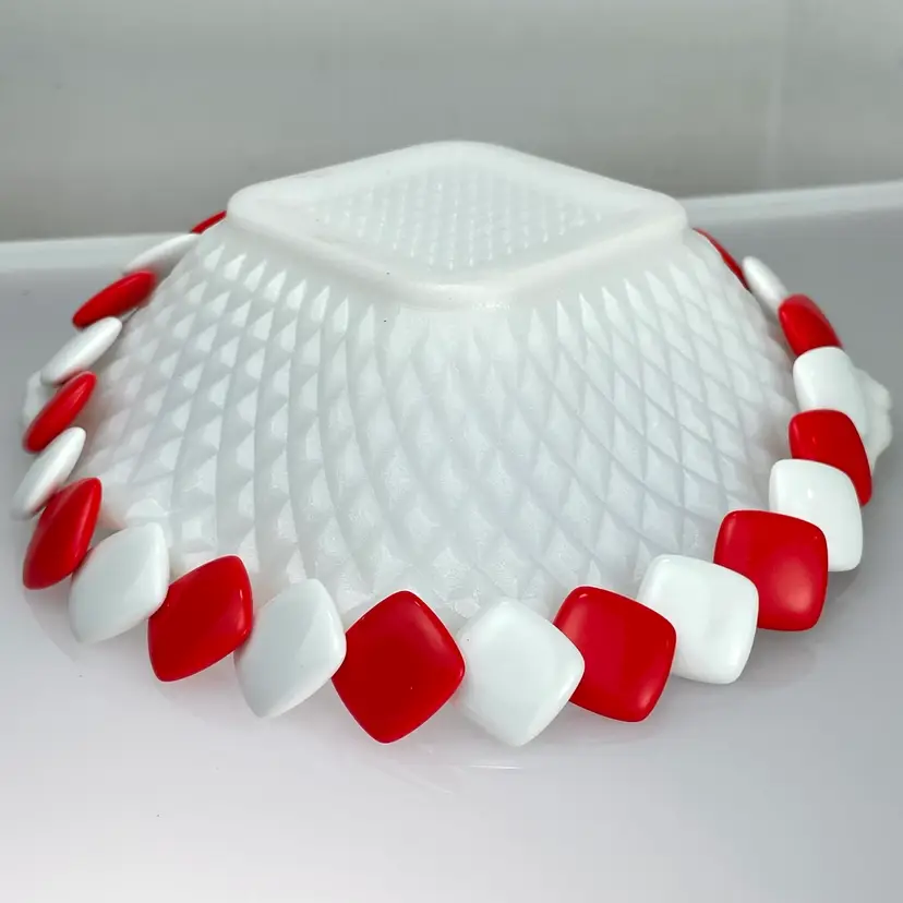 Chunky Red & White Square Plastic Statement Collar Necklace 1960s Mod Vintage 17.75"