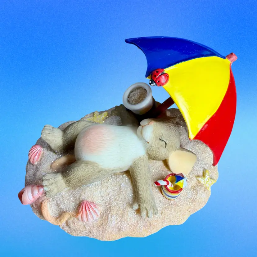 Vtg Fitz and Floyd Charming Tails You Sizzle Resin Mouse Figurine Beach 83/115
3” T x 3” L x 2.75” W