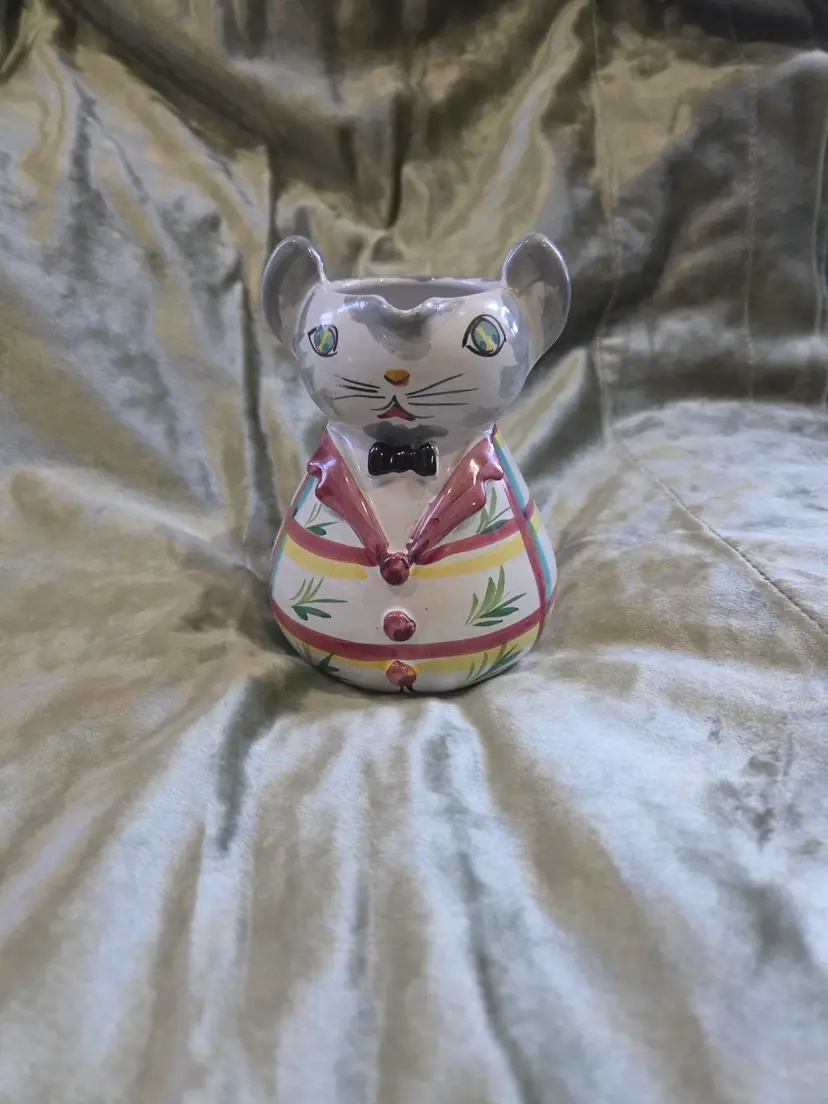 Italian mouse pitcher