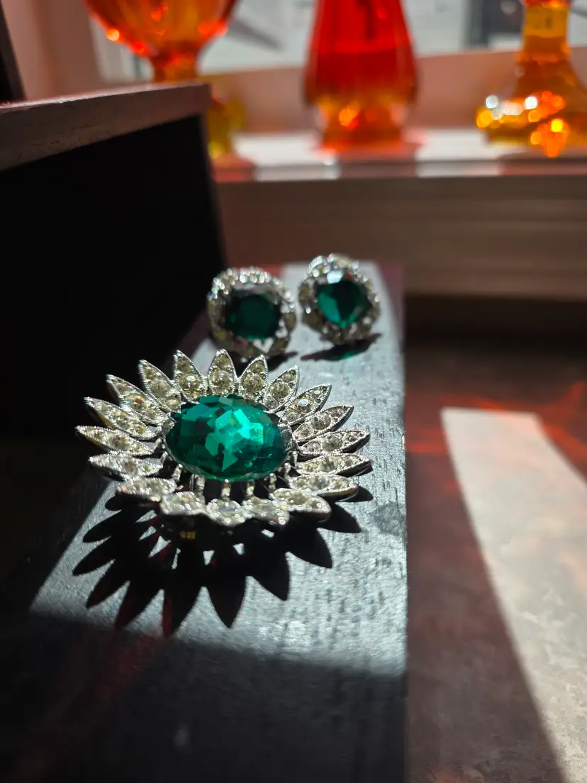 Signed Vintage Sarah Coventry "Kathleen" Brooch and Clip-on earrings Demi-parure