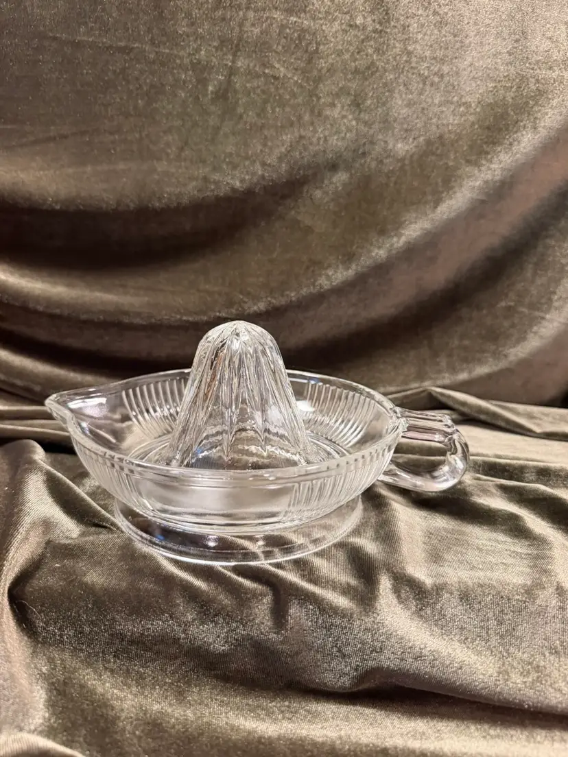 Vintage Heavy Glass Hand Juicer Reamer -Juice Oranges Limes Lemons